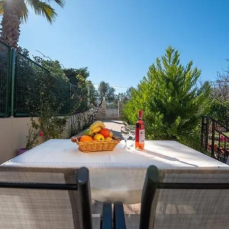 Apartment Maria's With Terrace, Close To The