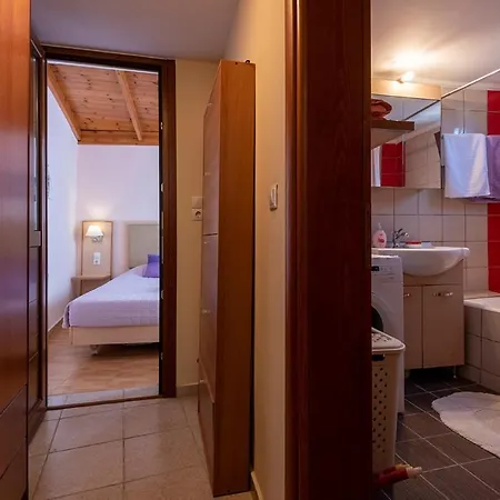 Maria's With Terrace, Close To The דירה